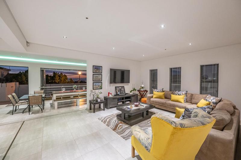 4 Bedroom Property for Sale in Kaapsig Western Cape